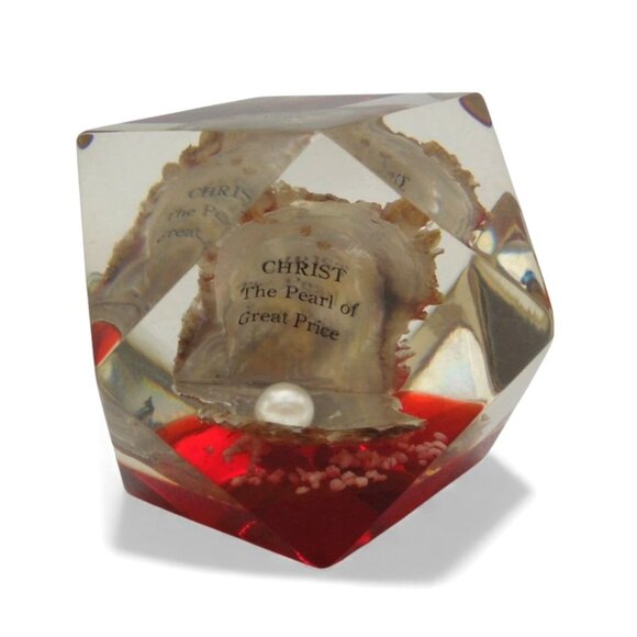 CHRISTIAN PAPERWEIGHT Shell with Pearl Red and Clear Lucite Vintage - Picture 1 of 10